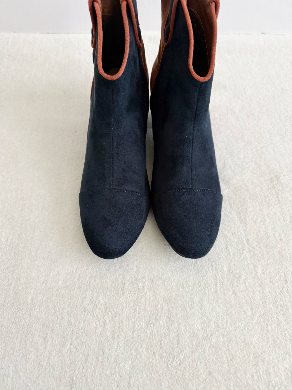 Anthropologie Vanessa Wu Two-Tone Suede Pointed Toe Ankle Boots Size 39 - Picture 5 of 8